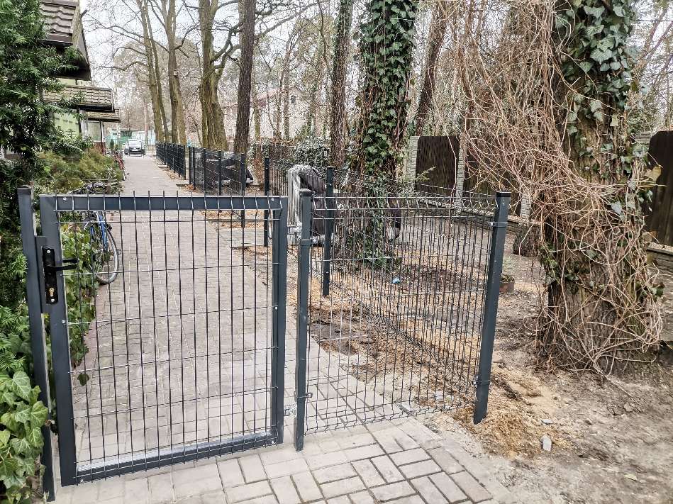 Furtka panelowa z zamkiem