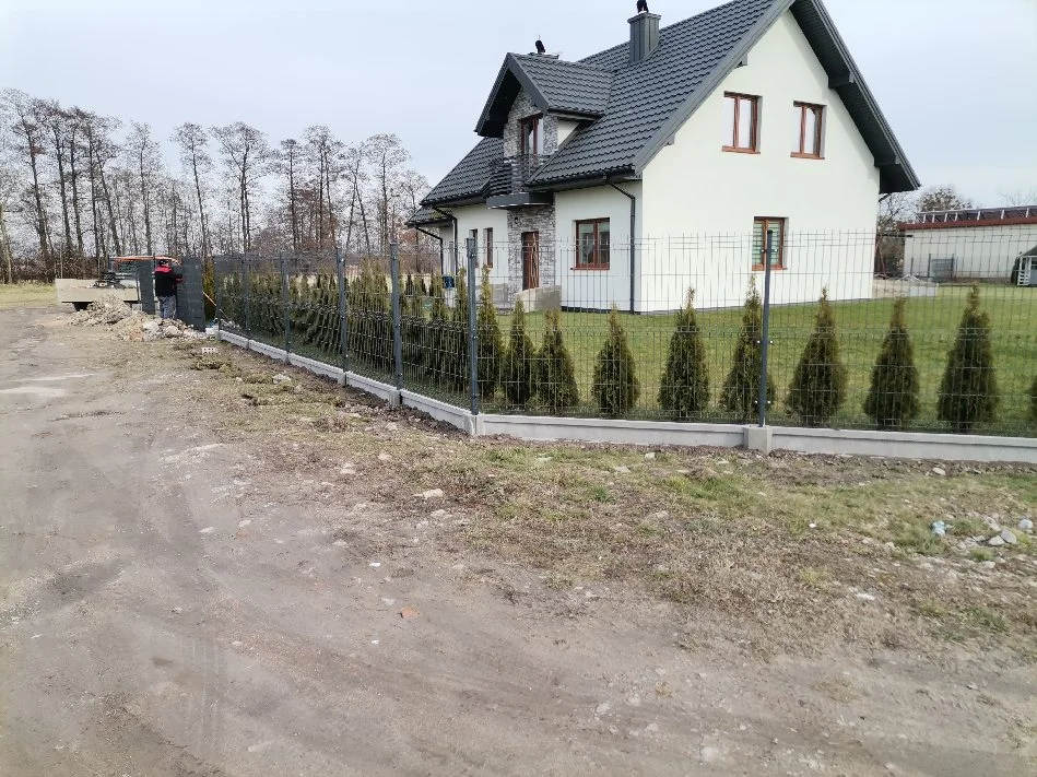 Montaż ogrodzenia panelowego